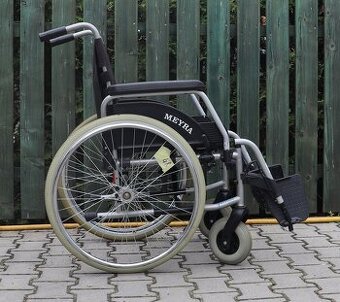 048-Mechanický invalidní vozík Meyra.