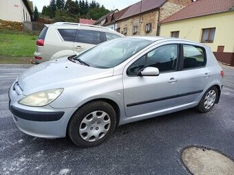 Nabízím k pronájmu Peugeot 307 1.4Hdi s tažným zařízením