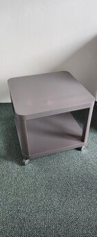 Stolek na kolečkách