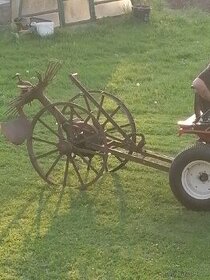 Čert, rozmetac, pluh, oracka na brambory za malý traktor