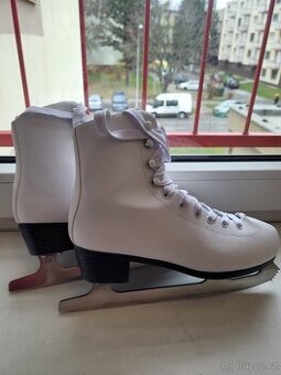 Dámské brusle  velikost č. 38