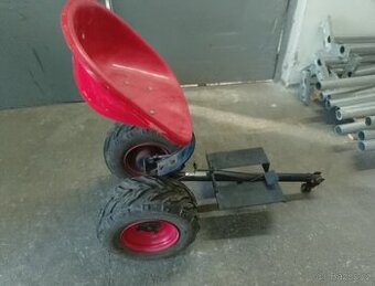 Vari malotraktor,motor Jikov,držáky,závaží,pluh, těleso