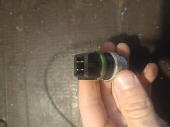 Snímač teploty chladicí kapaliny škoda Felicia