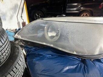 Prodám  levé světlo na bmw e60/61 dynamický xenon