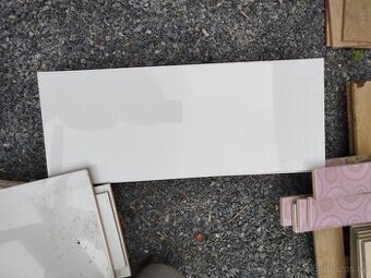 Bílé dlaždice  - obklad