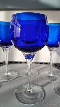 Luxusní sada kobaltových sklenic s kroucenou stopkou – 6 ks