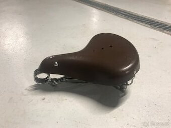 Nové kožené sedlo na kolo zn. Tourist , hnědé barvy