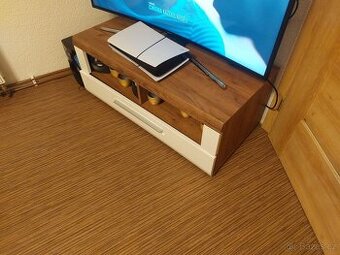 Prodám tv stolek