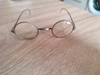 Historické brýle lennonky