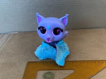 Hračka Netopýr, Interaktivní hračka Netopýr od firmy Hasbro.