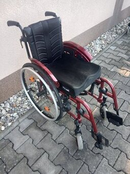 Dětský invalidní vozík