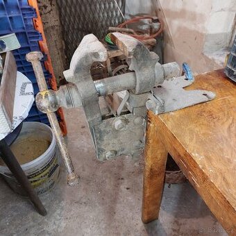 Kovářský svěrák