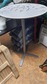 vysoký párty stůl