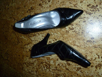 Černé nové dámské lodičky, levně