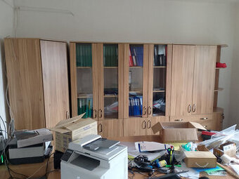 Kancelářský nábytek do pracovny obývací stěna