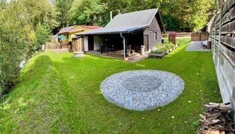 Stavební pozemek 302 m2 s chatou u řeky Svitavy