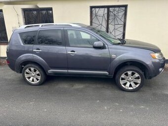 Mitsubishi Outlander,2.4 4x4 7 míst max. výbava