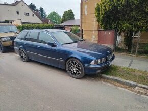 BMW e39 528i - 1