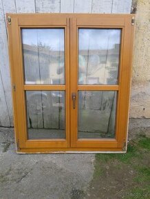 2 kusy - Dřevěné okno 108 x 128 cm