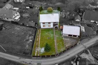 Prodej prostorného rodinného domu v Ženklavě – zahrada, gará