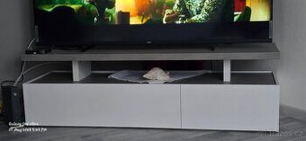 Tv Stolek z masivu bílý jako nový - 2x šuplík na kolejnici