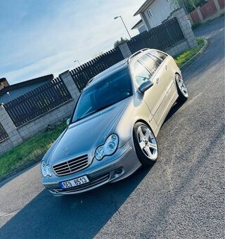 Mercedes-Benz W203 C320