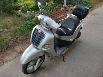 Skútr Kymco 250 People