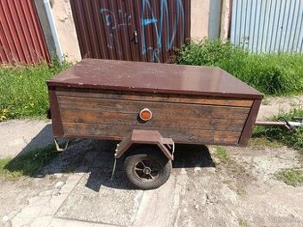 Přívěsný vozík za auto