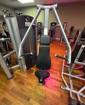 Life Fitness stroje