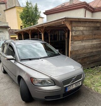 Vovlo v50 2004 najeto 320000km. Bez STK