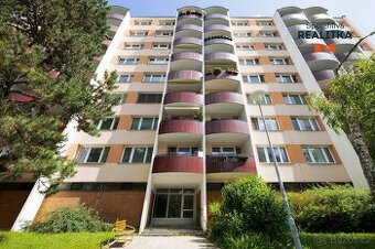 Prodej bytu 2+1 s balkonem na ul. Slavíčkova, ev.č. 00129