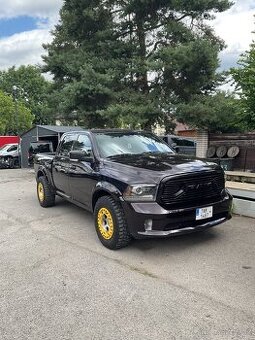 DODGE RAM 1500 5,7 HEMI SPORT