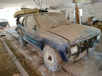 Nissan Terrano   2.4i