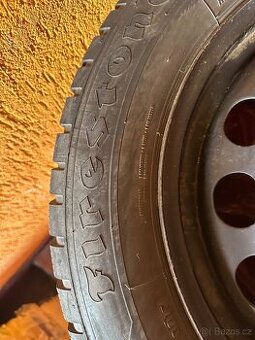 Zimní pneu + plechový disk ze Škoda Rapid