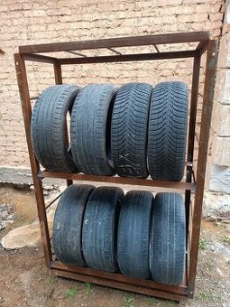 Stojan na pneumatiky