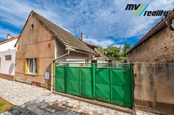 Semice, prodej rodinného domu 3+kk, na pozemku 298m2. - 1