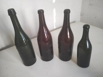 staré pivní lahve a pivní sklo