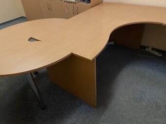 Kancelářské stoly a skříně