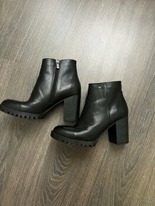 Dámské kotníčkové boty Wojas