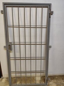 Bezpečnostní kovová mříž