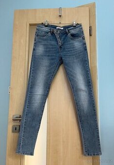 Krásné dám. sv. modré jeansy, vel. S/36, sleva 780 Kč
