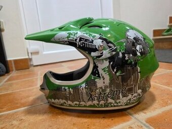 Dětské oblečení s přilbou 8-11 let