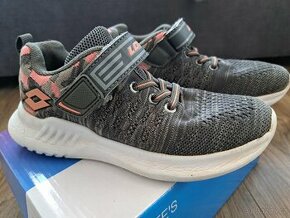 Dívčí tenisky s bílou podrážkou, vel.32