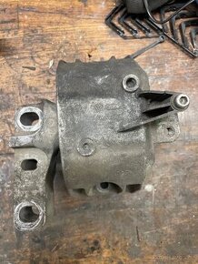 Uložení motoru Octavia 1 / golf 4