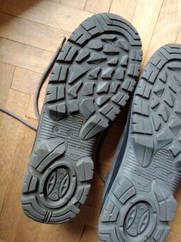 PRACOVNÍ BOTY S OCELOVOU ŠPIČKOU - 1