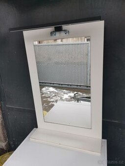 Použité zrcadlo s led osvětlením