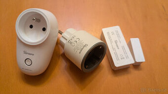 Sonoff zásuvky a dveřní senzor
