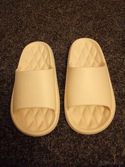 Dámské a pánské pantofle