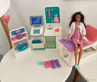 Barbie klinika první pomoci ordinace doktorka