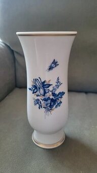 Míšeňská váza, ručně malovaná.